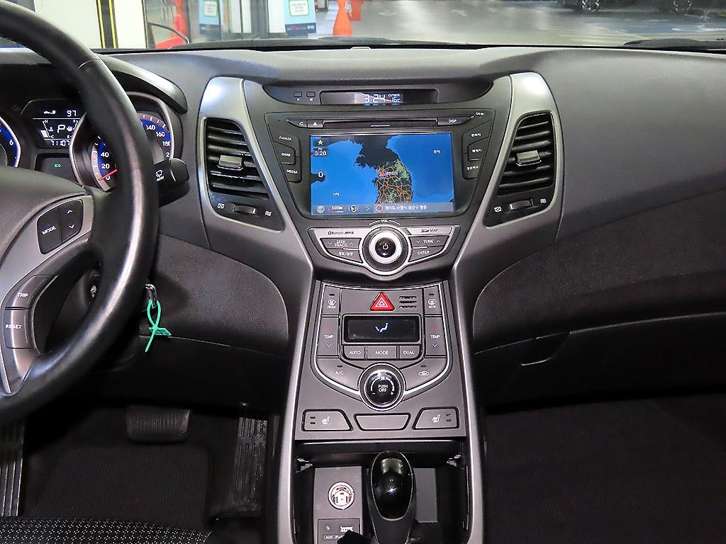 HYUNDAI Avante - Vista 11