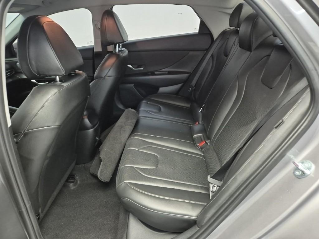 HYUNDAI Avante - Vista 12