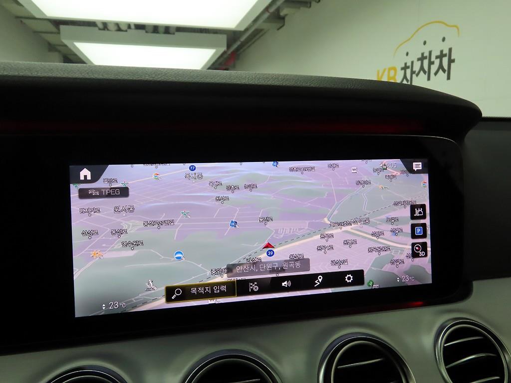 Mercedes Benz E class - Vista 8