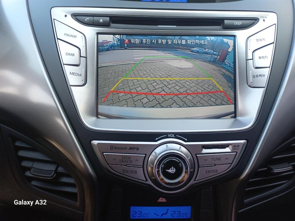 HYUNDAI Avante - Vista 12