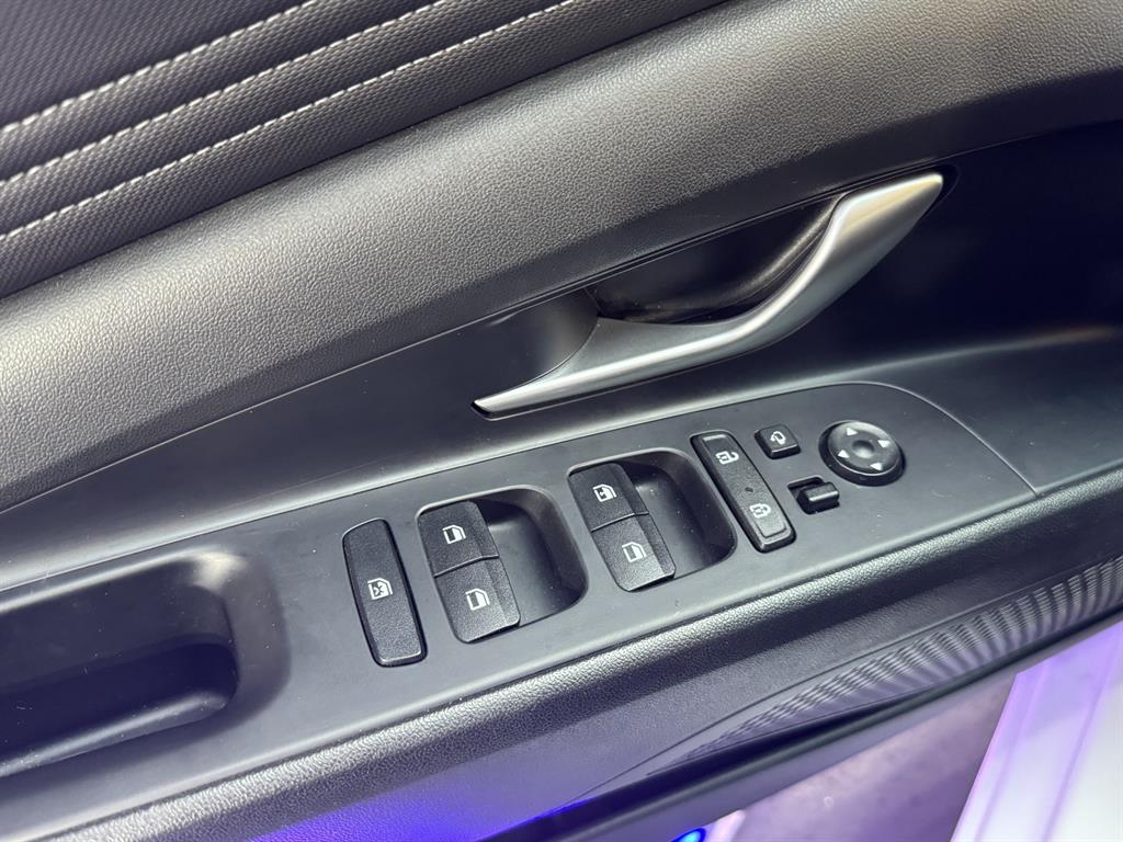 HYUNDAI Avante - Vista 10