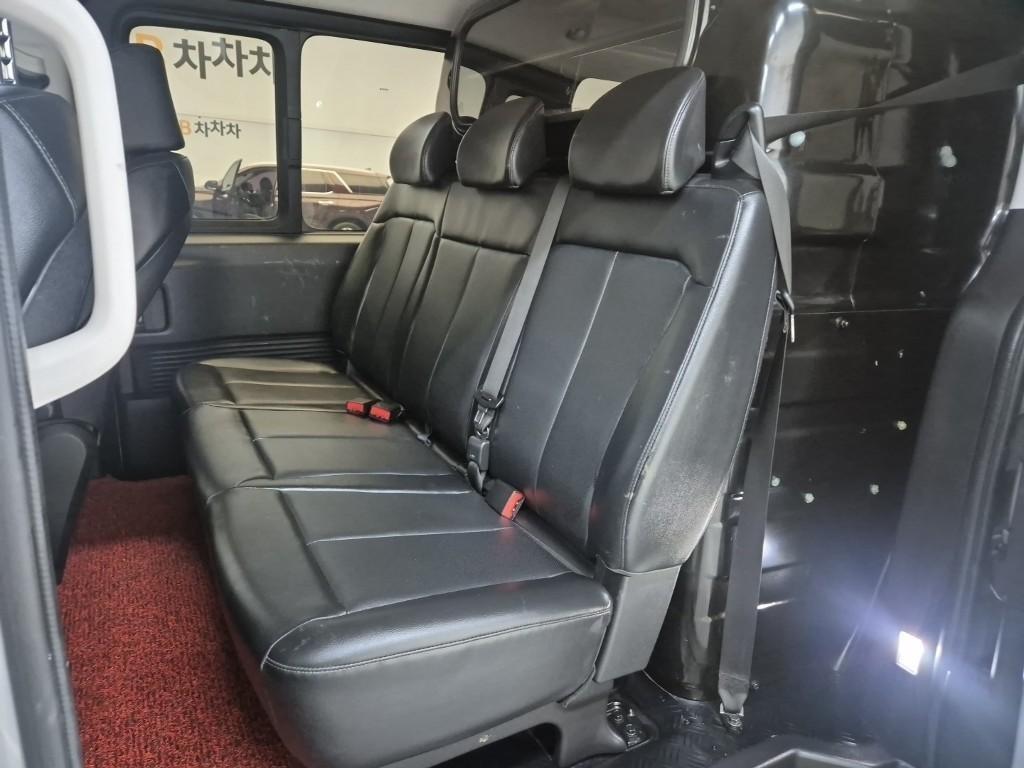 HYUNDAI Staria - Vista 12