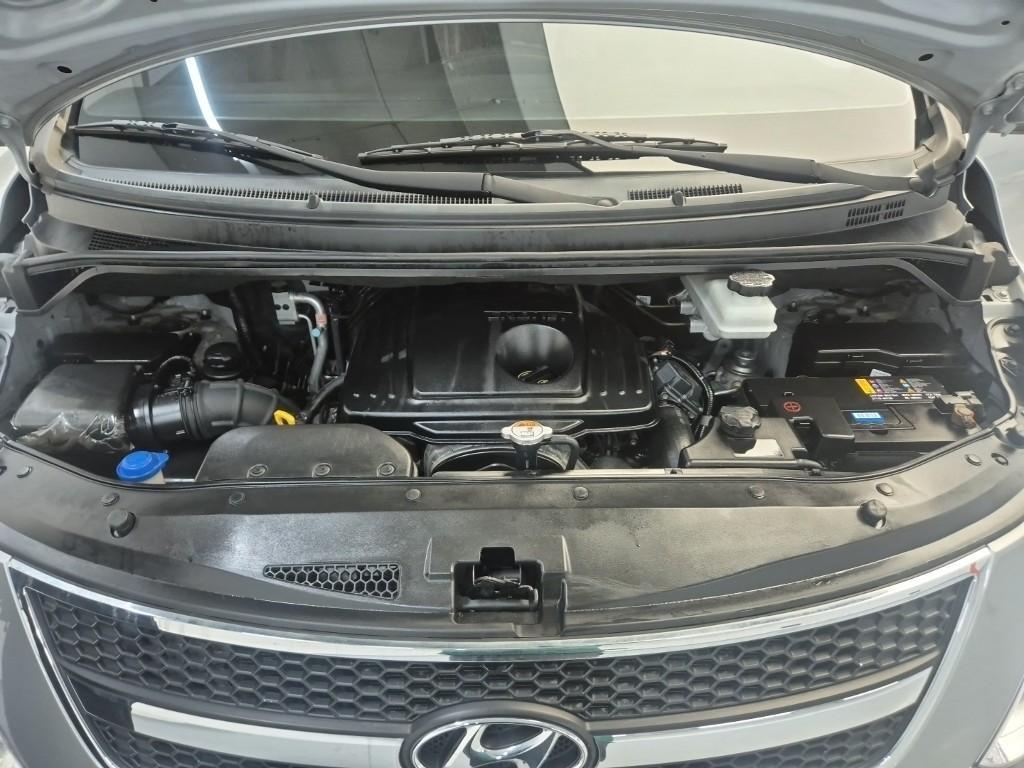 HYUNDAI Starex - Vista 5