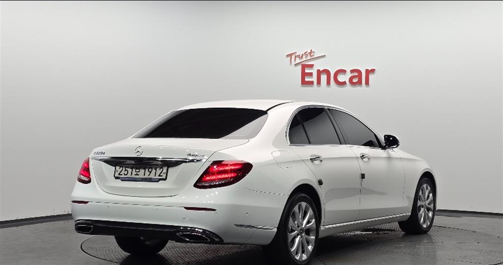 Mercedes Benz E class - Vista 2