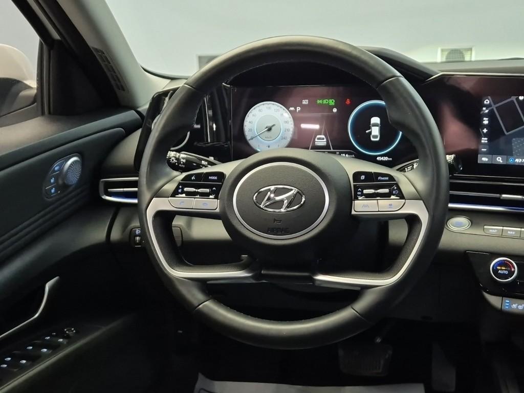 HYUNDAI Avante - Vista 9