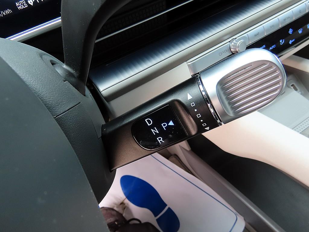 HYUNDAI Ioniq 6 - Vista 11