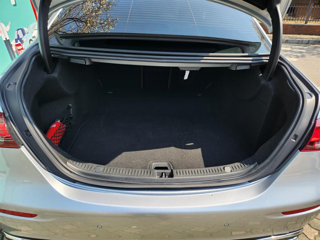 Mercedes Benz E class - Vista 5