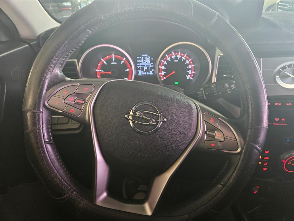 Ssangyong Tivoli - Vista 8