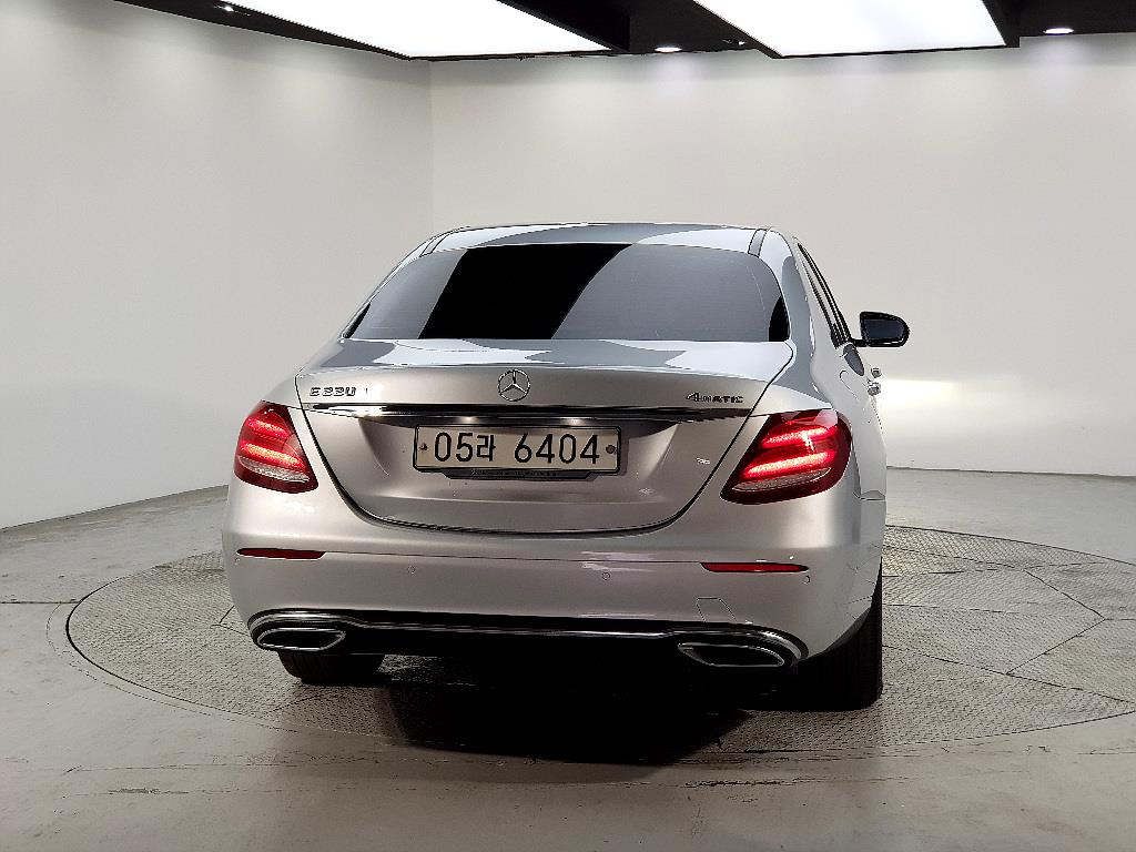 Mercedes Benz E class - Vista 3