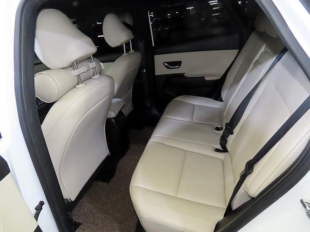 HYUNDAI Kona - Vista 7