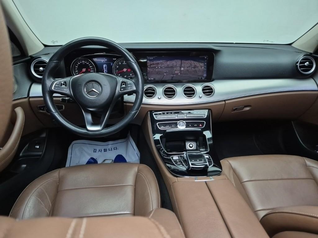 Mercedes Benz E class - Vista 9