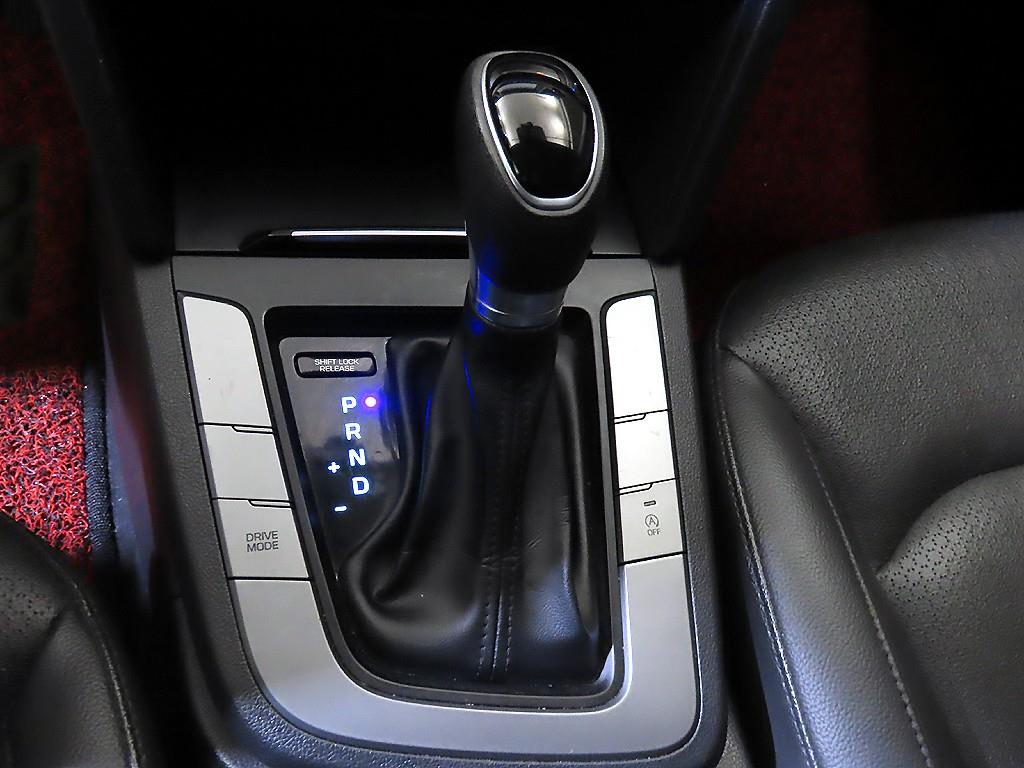 HYUNDAI Avante - Vista 12