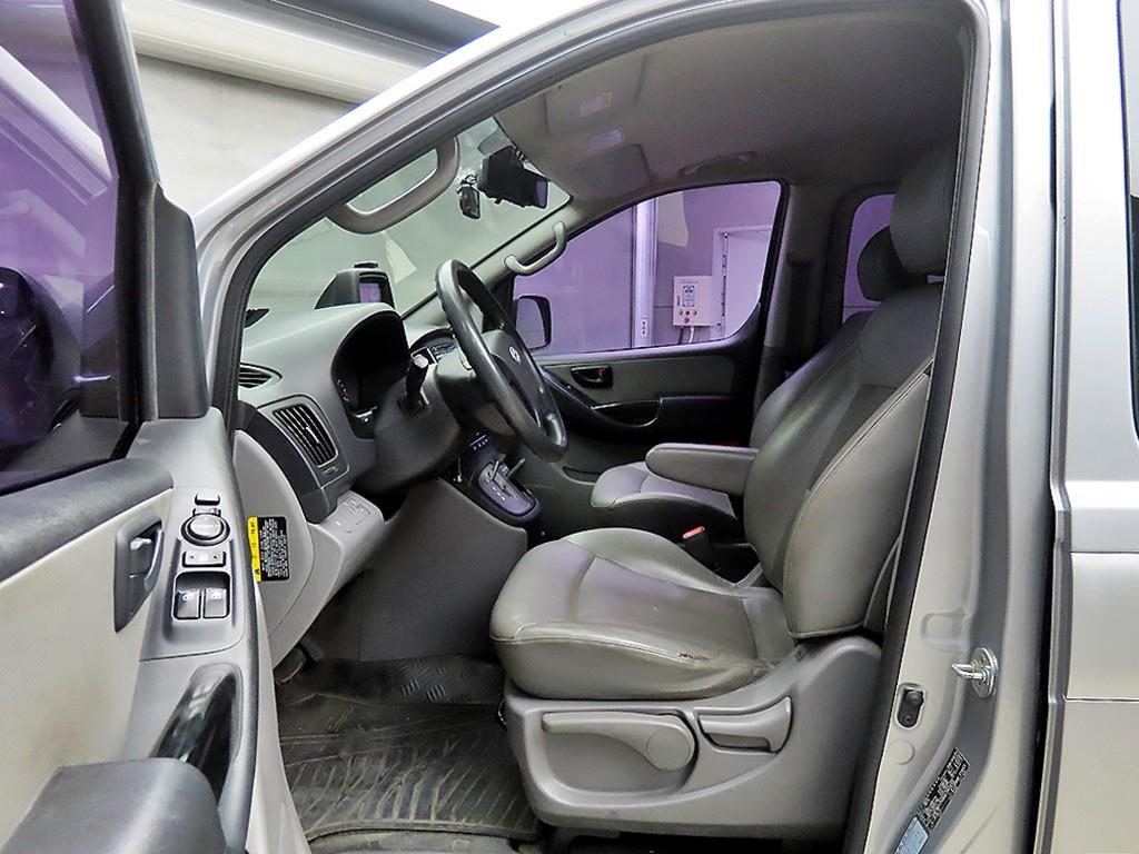 HYUNDAI Starex - Vista 5