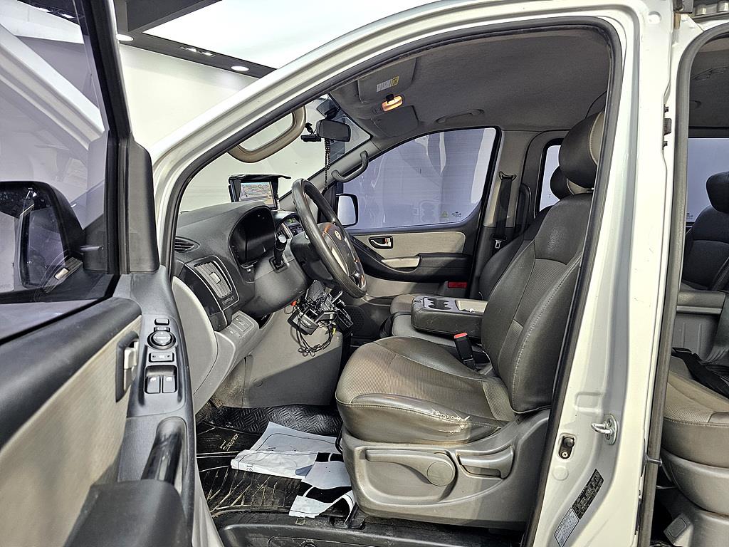 HYUNDAI Starex - Vista 8