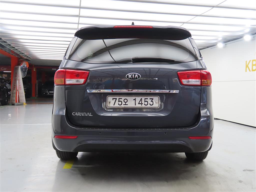 KIA Carnival - Vista 3