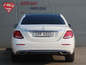 Mercedes Benz E class - Vista 8