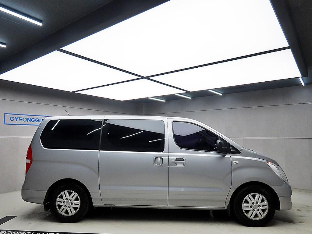 HYUNDAI Starex - Vista 2