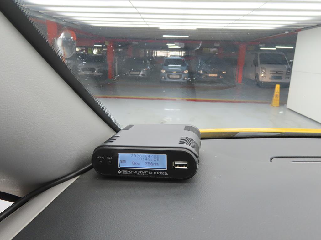 HYUNDAI Starex 2019 Amarillo - Importación desde Corea - HF Imports Iquique - Foto 16