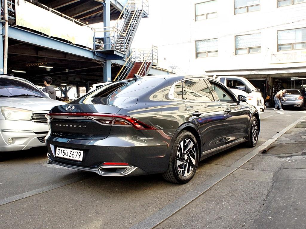 HYUNDAI Grandeur - Vista 7