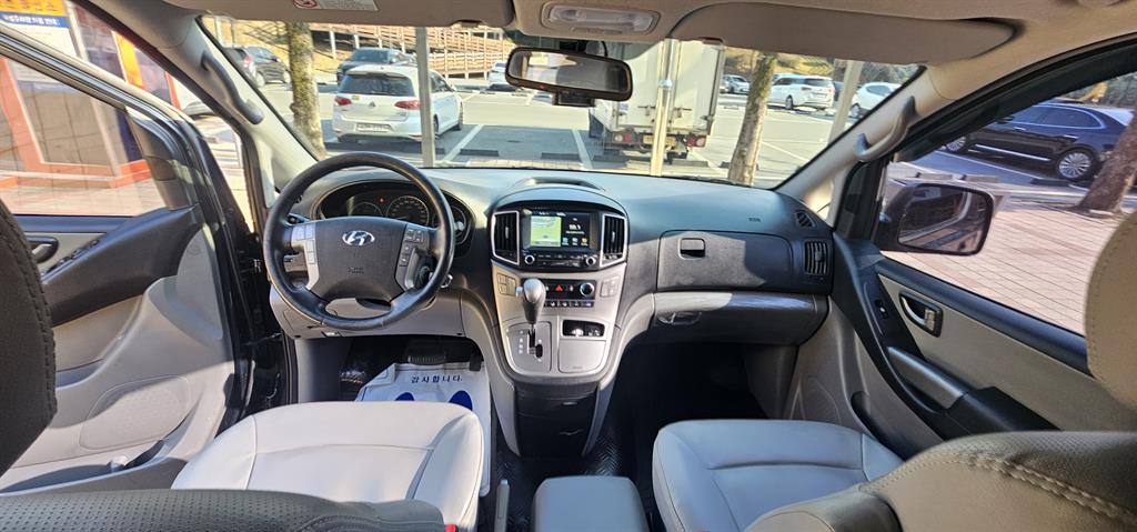 HYUNDAI Starex - Vista 10