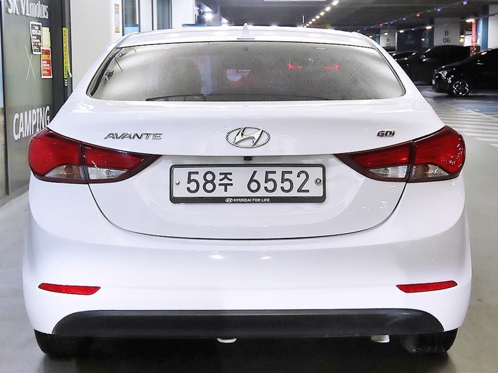 HYUNDAI Avante - Vista 5