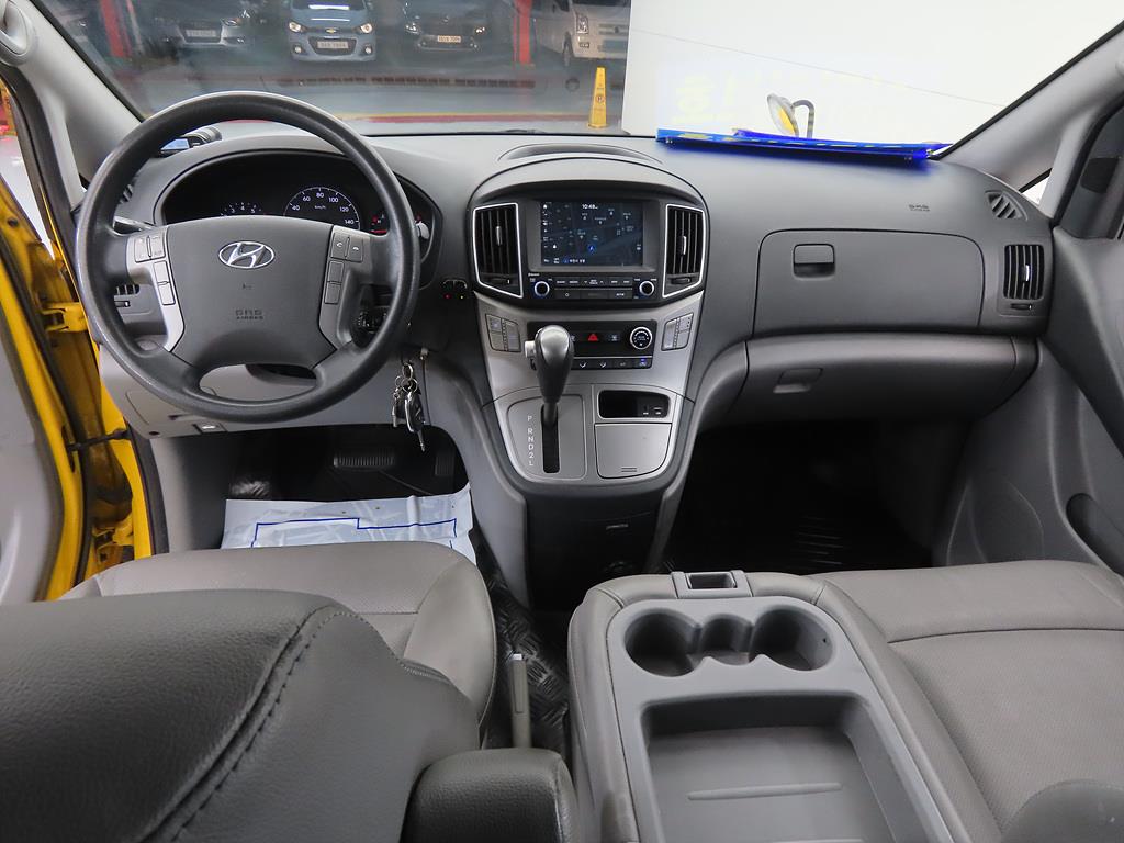HYUNDAI Starex - Vista 7