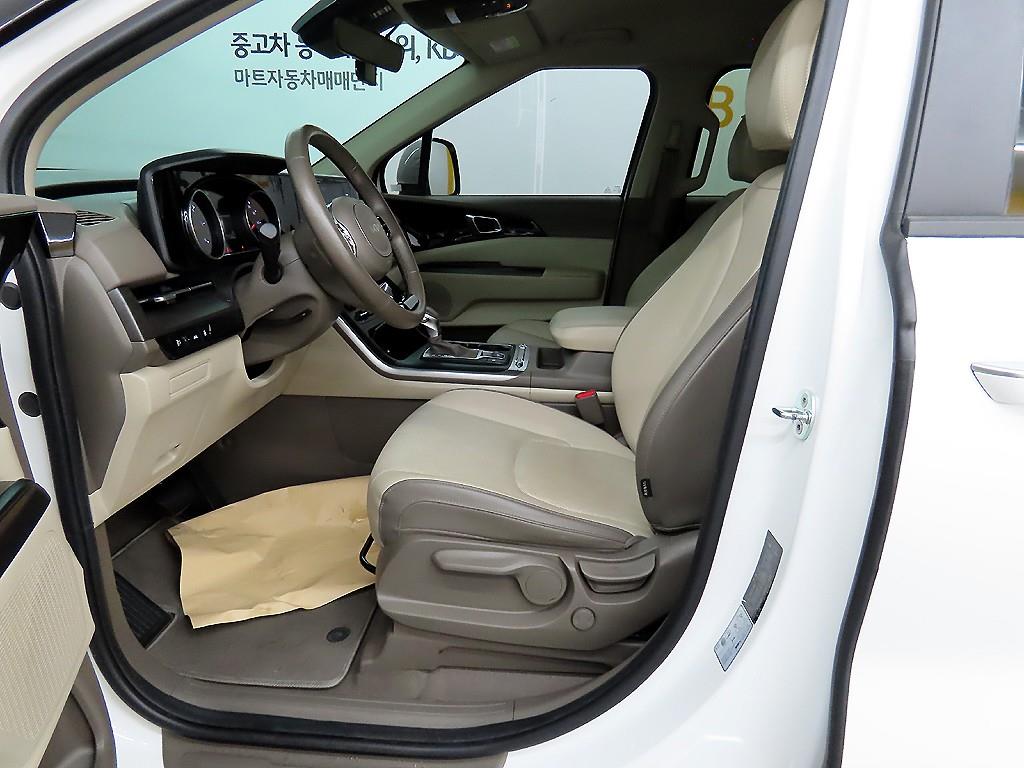 KIA Carnival - Vista 5