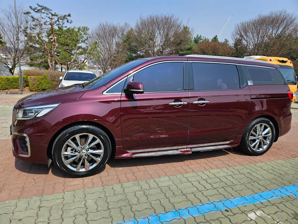 KIA Carnival - Vista 2