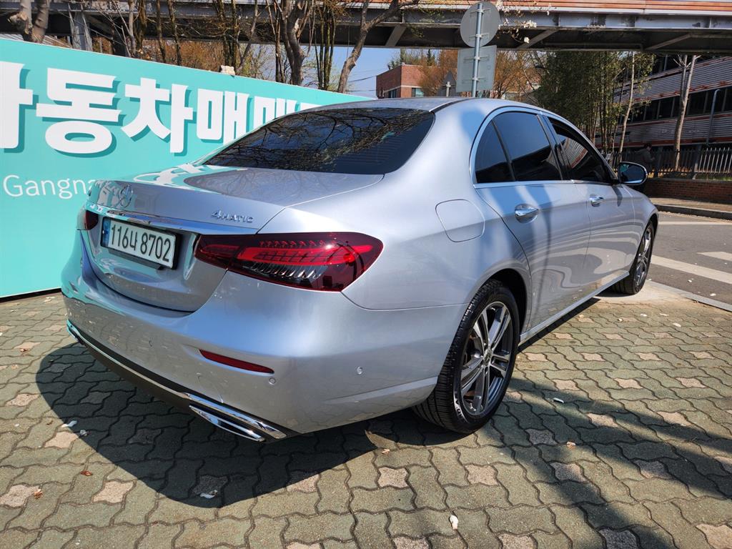 Mercedes Benz E class - Vista 3