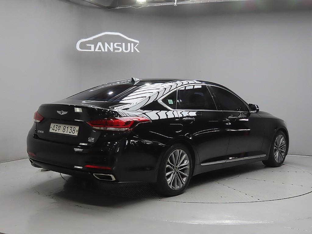 HYUNDAI Genesis - Vista 7