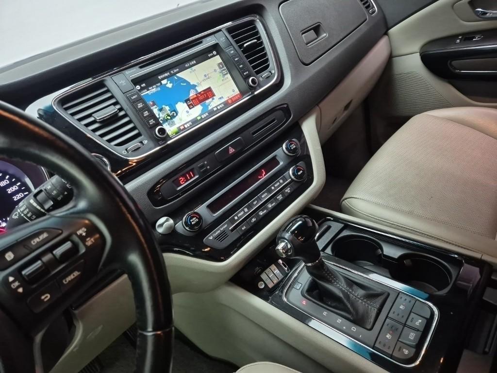 KIA Carnival - Vista 10