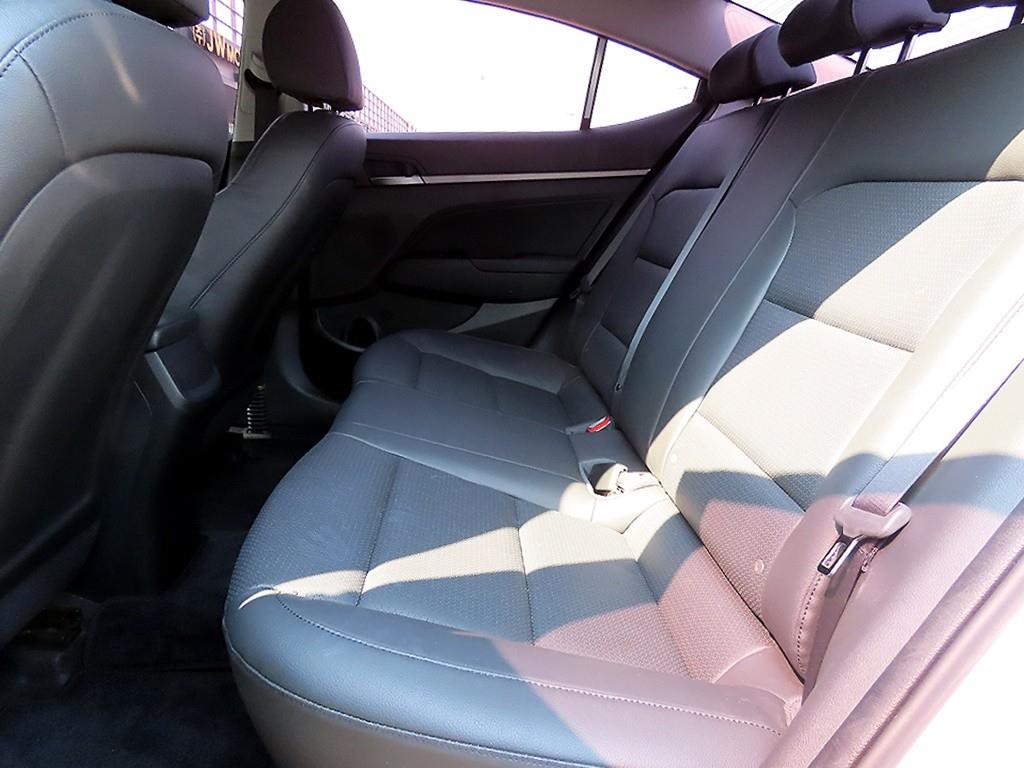 HYUNDAI Avante - Vista 6