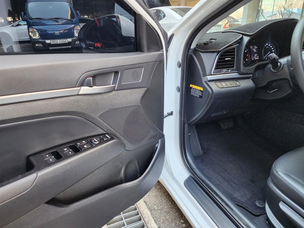 HYUNDAI Avante 2016 Blanco - Importación desde Corea - HF Imports Iquique - Foto 18