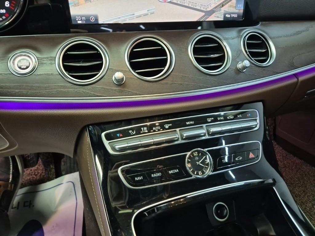 Mercedes Benz E class 2017 Blanco - Importación desde Corea - HF Imports Iquique - Foto 18