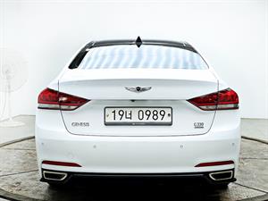 HYUNDAI Genesis - Vista 6