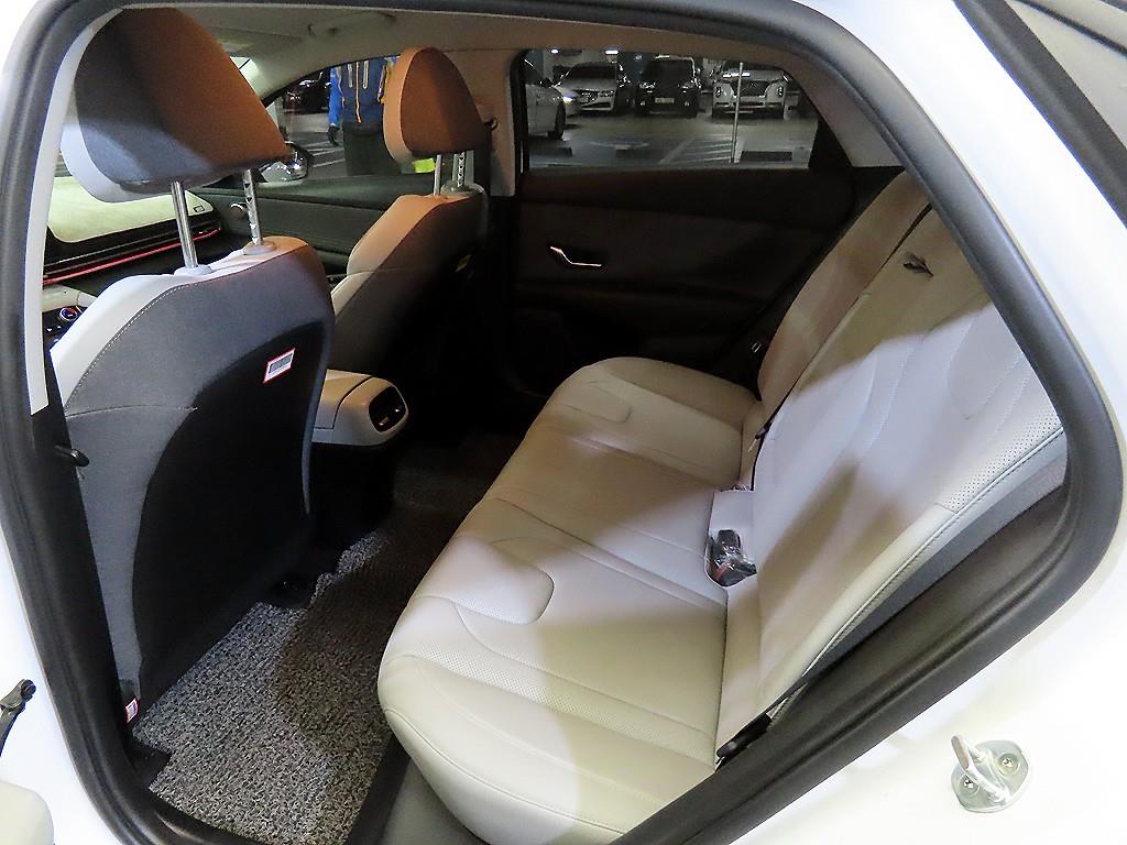 HYUNDAI Avante - Vista 7