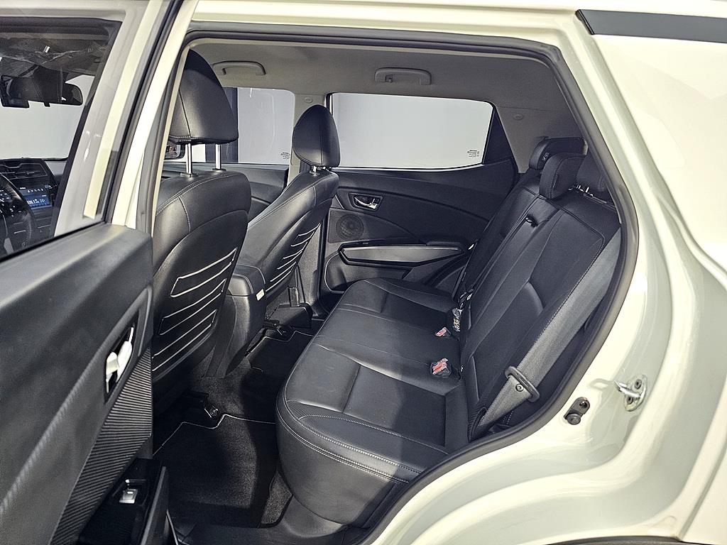 Ssangyong Tivoli - Vista 9