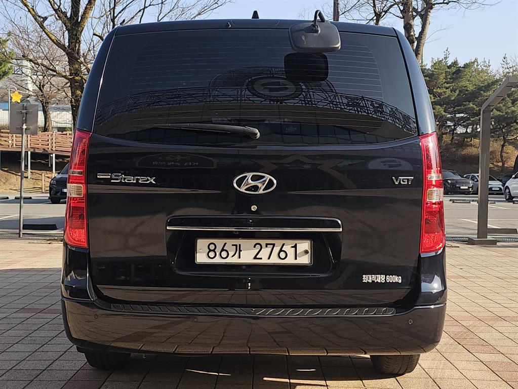HYUNDAI Starex - Vista 4