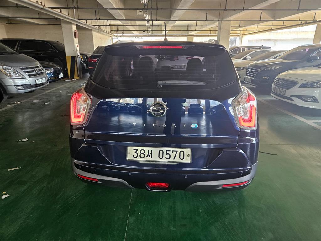 Ssangyong Tivoli - Vista 4