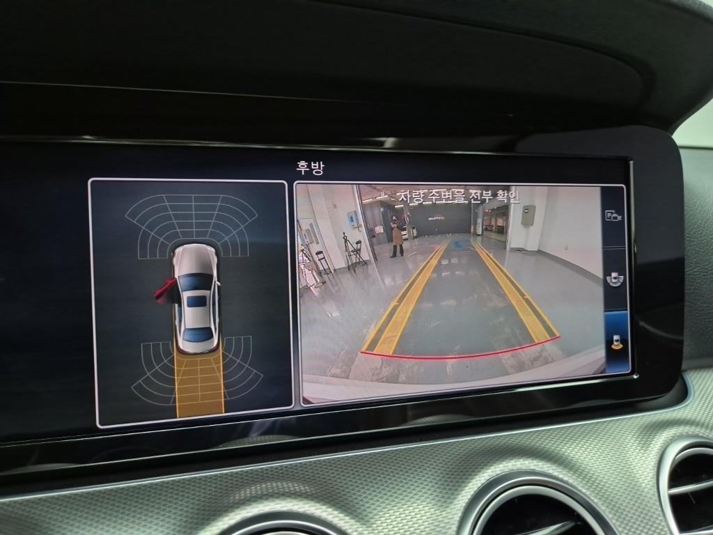 Mercedes Benz E class - Vista 12