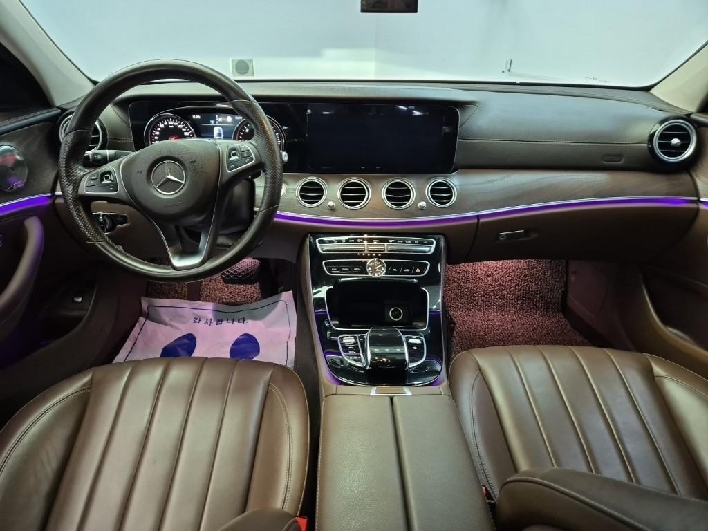 Mercedes Benz E class - Vista 7