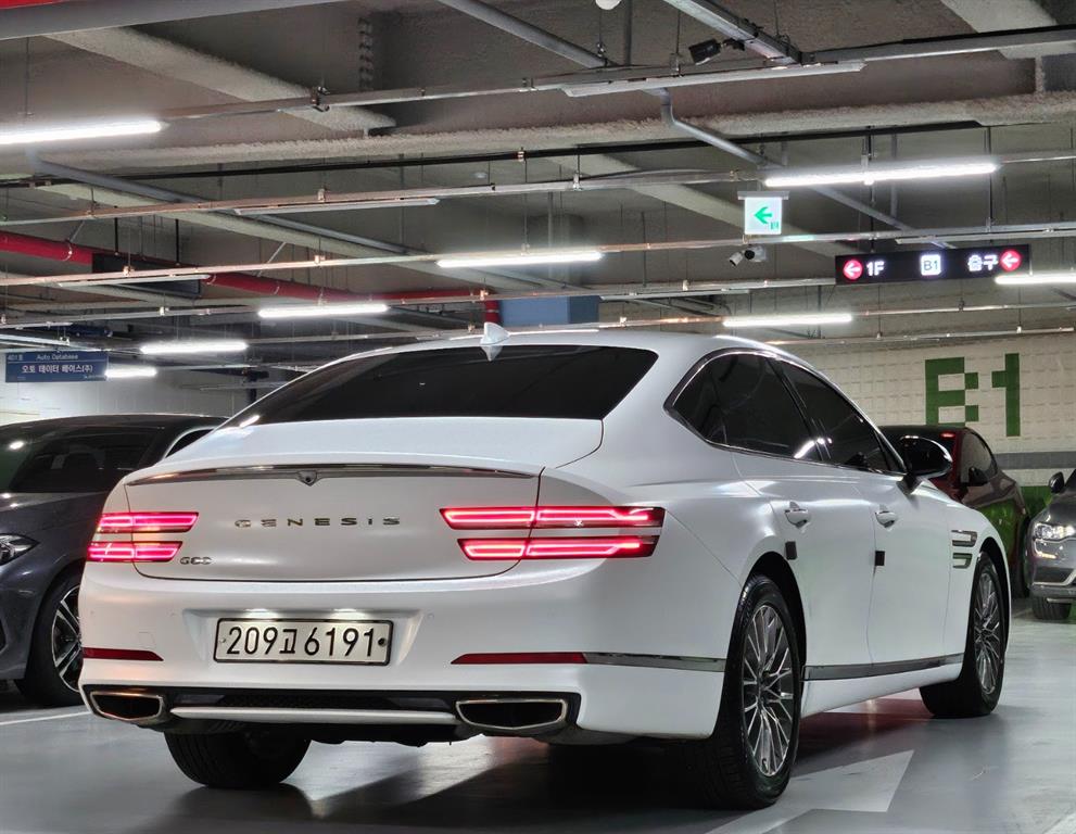 Genesis G80 - Vista 6