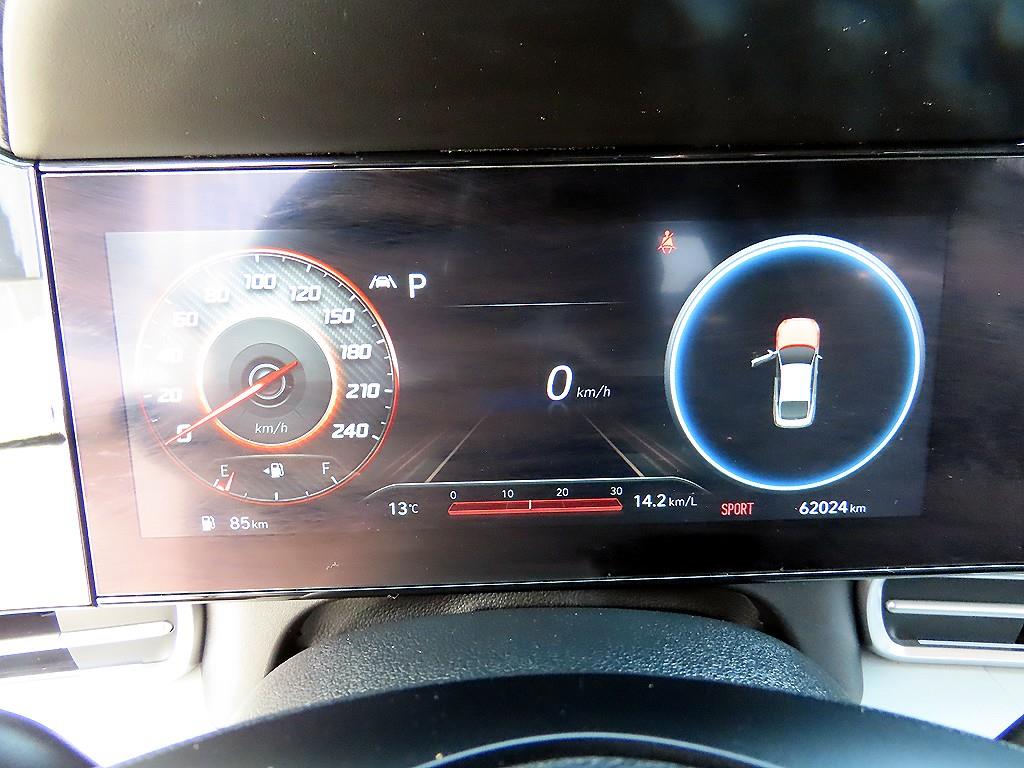 HYUNDAI Avante - Vista 9