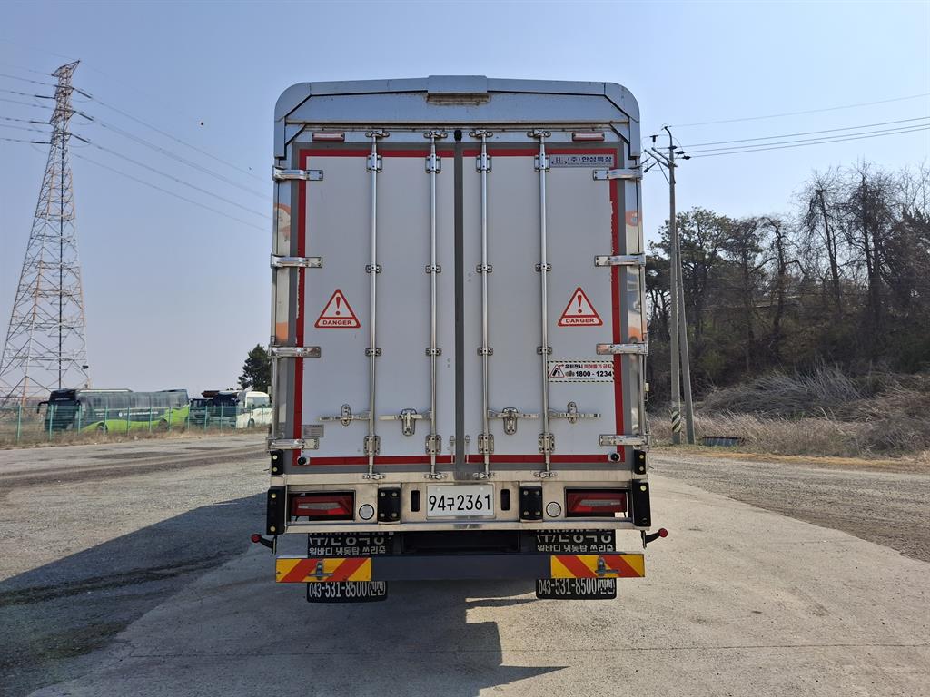 medium and large cargo truck - Vista 6