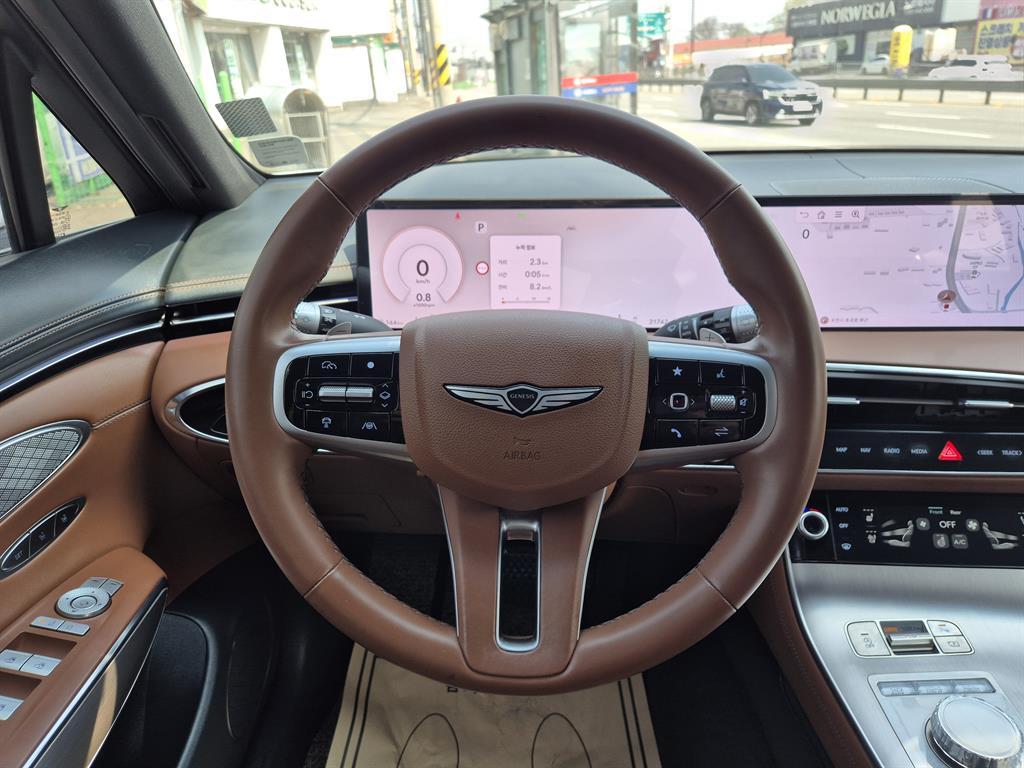 Genesis GV70 - Vista 6