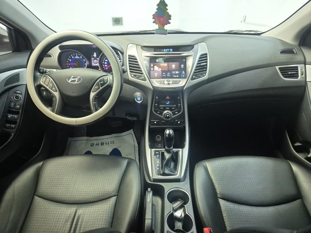 HYUNDAI Avante - Vista 7