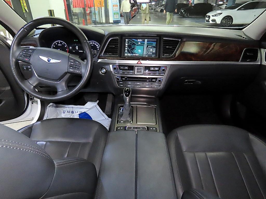 HYUNDAI Genesis - Vista 10