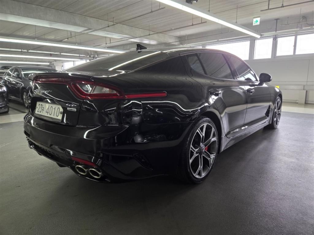 KIA Stinger - Vista 6