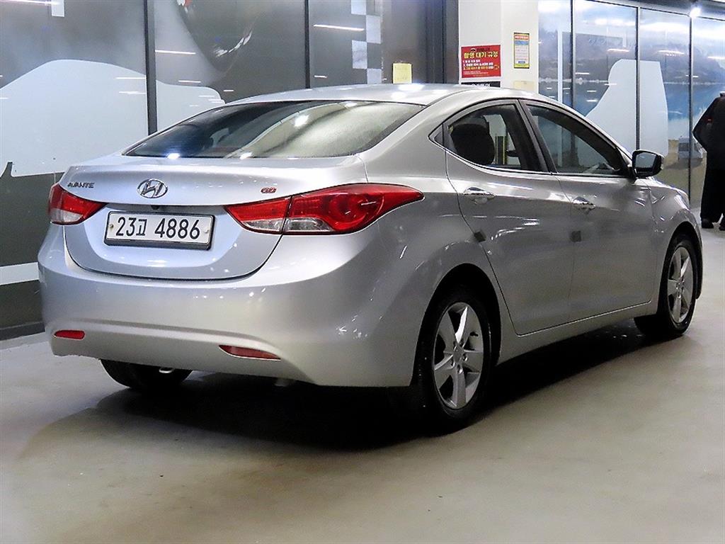 HYUNDAI Avante - Vista 4