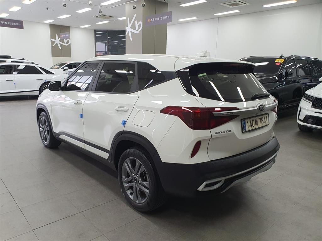 KIA Seltos - Vista 4